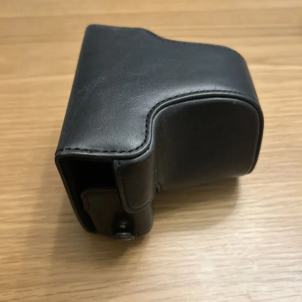 MegaGear Canon EOS M100, M200 (15-45mm) Ever Ready Leather Camera Case and Strap